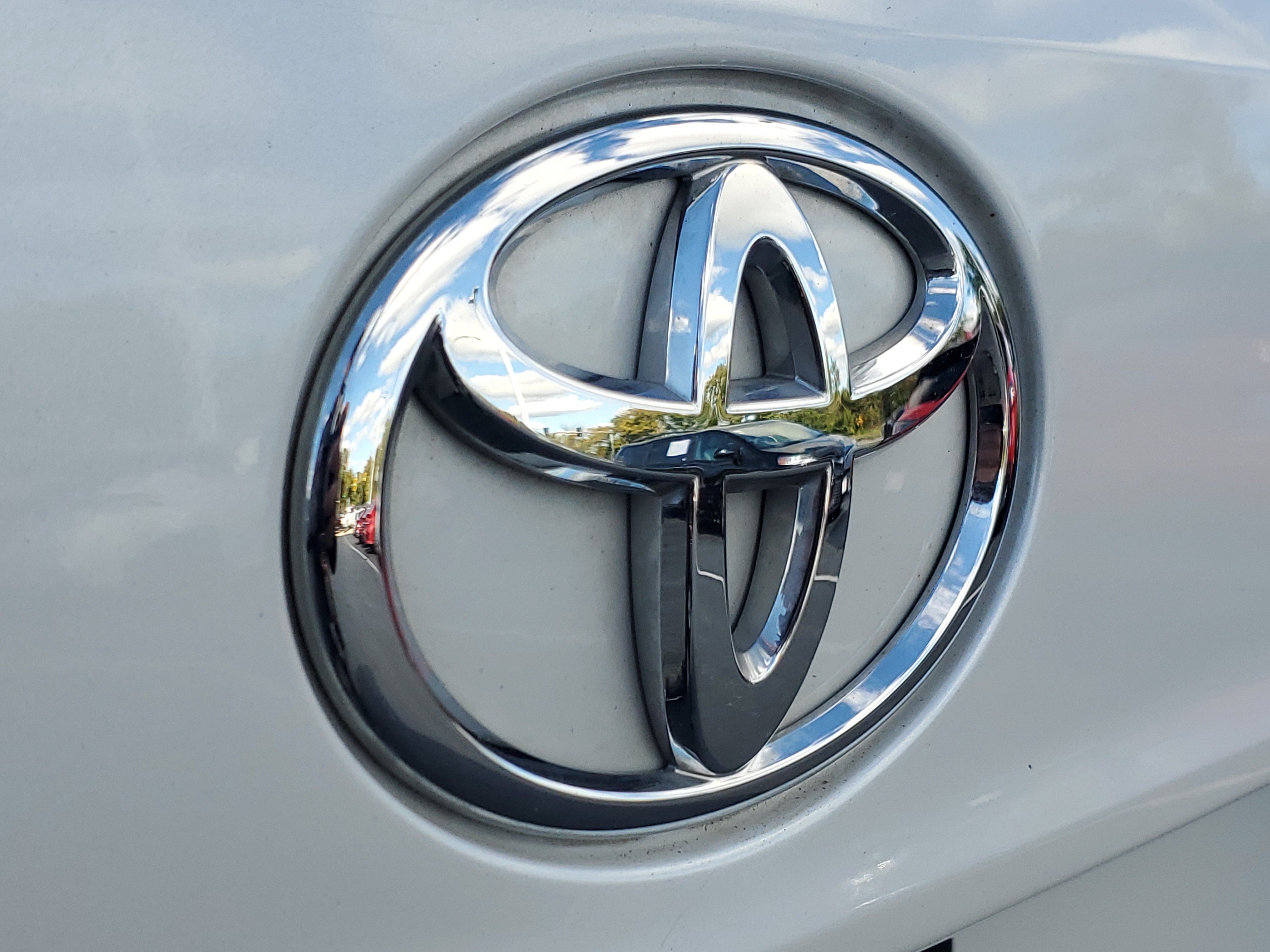 Certified 2026 Toyota Highlander AWD image 8