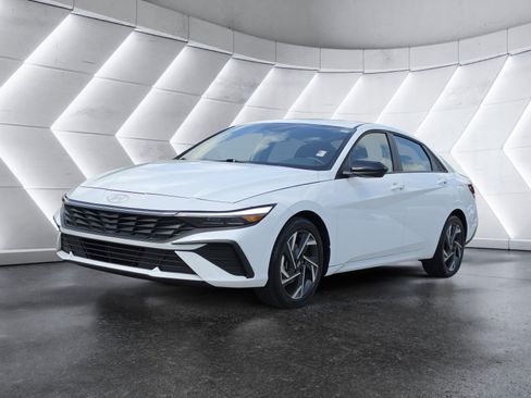 Used 2025 Hyundai Elantra Sport FWD image 6