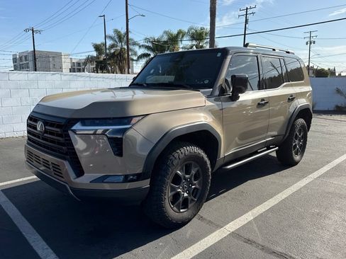 Used 2024 Lexus GX 550 AWD/4WD image 2