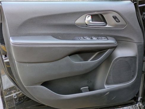 New 2026 Chrysler Pacifica Select image 12
