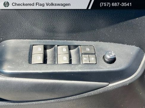 Used 2019 Toyota Highlander XLE AWD/4WD image 16
