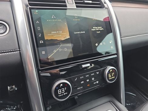 New 2025 Land Rover Discovery Dynamic SE image 21