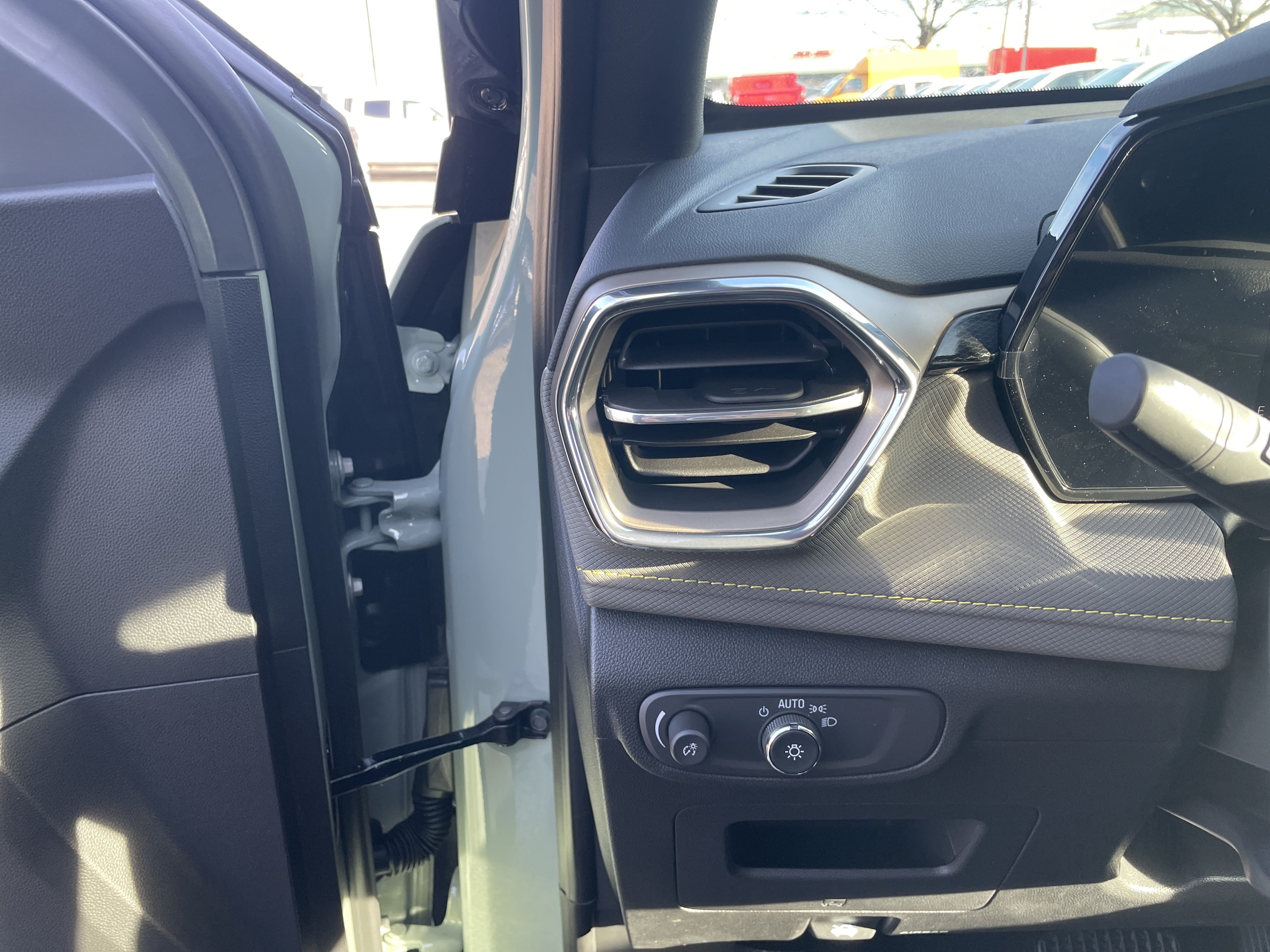 New 2026 Chevrolet TrailBlazer ACTIV w/ Driver Confidence Package FWD image 16