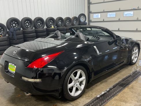 Used 2004 Nissan 350Z Touring image 3