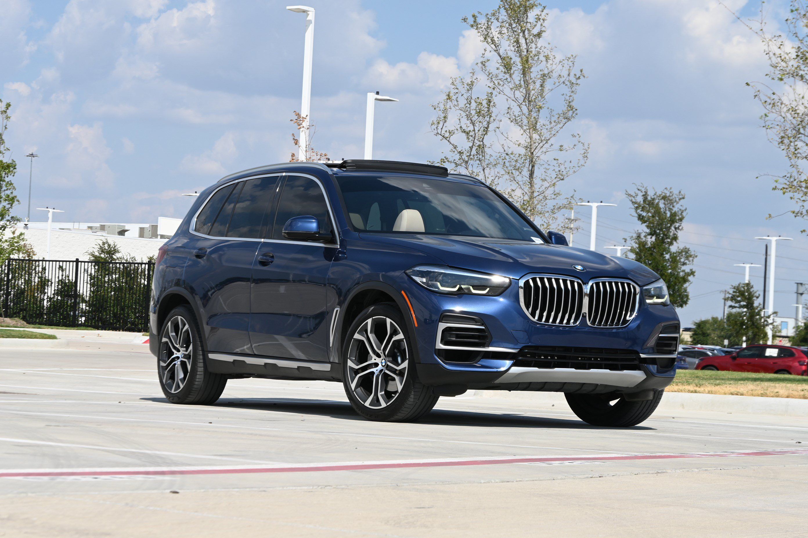 Used 2022 BMW X5 sDrive40i w/ Premium Package RWD image 2