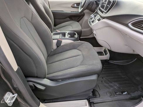 Used 2018 Chrysler Pacifica Touring Plus image 20