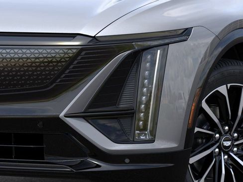 New 2026 Cadillac Lyriq Sport w/ LPO, Floor Liner Package AWD/4WD image 10