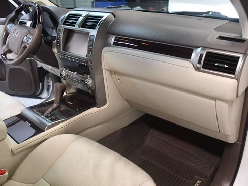 Used 2018 Lexus GX 460 Premium w/ Premium Package AWD/4WD image 28