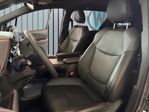Used 2022 Toyota Sienna XSE w/ XSE Plus Package AWD/4WD image 23