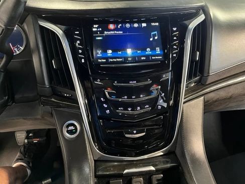 Used 2019 Cadillac Escalade ESV Platinum AWD/4WD image 29