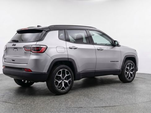 Used 2025 Jeep Compass Limited AWD/4WD image 9