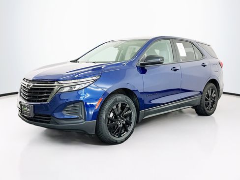 Used 2023 Chevrolet Equinox LS w/ LS Convenience Package AWD/4WD image 3