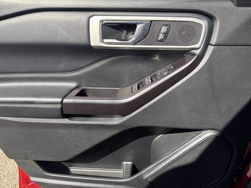 Used 2020 Ford Explorer XLT w/ Equipment Group 202A image 9