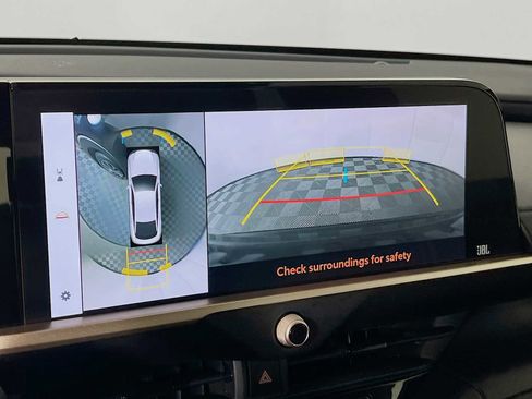 Used 2023 Toyota Crown Limited image 14