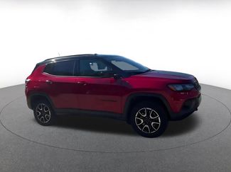 Used 2025 Jeep Compass Trailhawk video 2