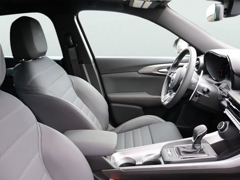 New 2025 Alfa Romeo Tonale w/ Premium Package AWD/4WD image 10