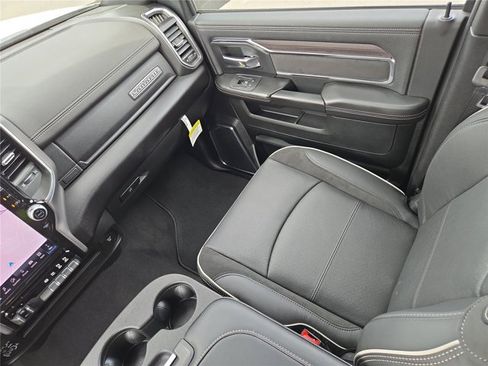 Used 2026 RAM 2500 Laramie AWD/4WD image 31