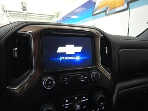 Used 2022 Chevrolet Silverado 2500 High Country w/ Z71 Off-Road Package image 23