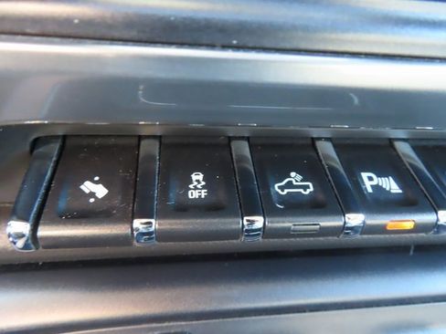 Used 2015 Chevrolet Silverado 3500 LTZ image 29