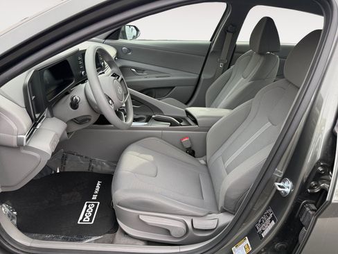 Certified 2025 Hyundai Elantra SE w/ Cargo Package image 10