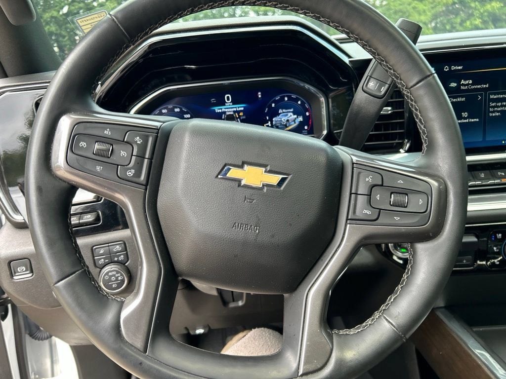 Used 2024 Chevrolet Silverado 2500 High Country w/ High Country Premium Package AWD/4WD image 11