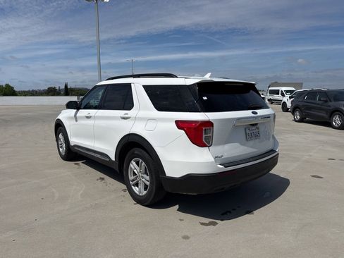 Used 2023 Ford Explorer XLT image 2