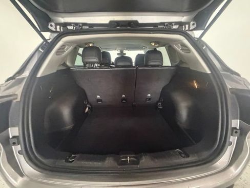 Used 2018 Jeep Compass Latitude FWD image 10