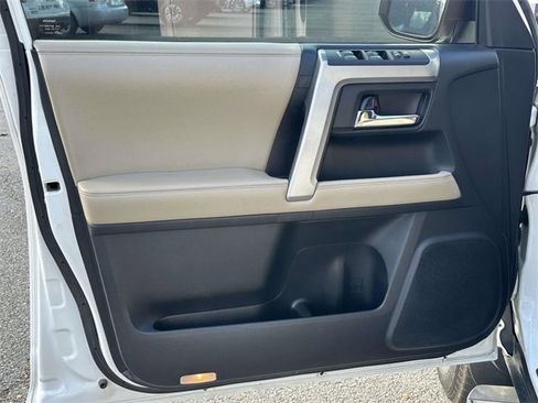 Used 2019 Toyota 4Runner SR5 Premium image 23