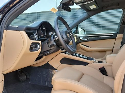 Used 2026 Porsche Macan AWD/4WD image 4
