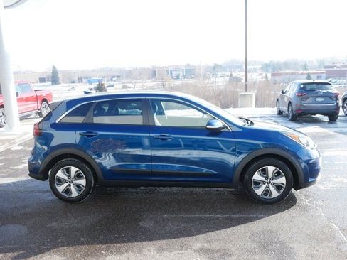 Used 2019 Kia Niro EX image 4