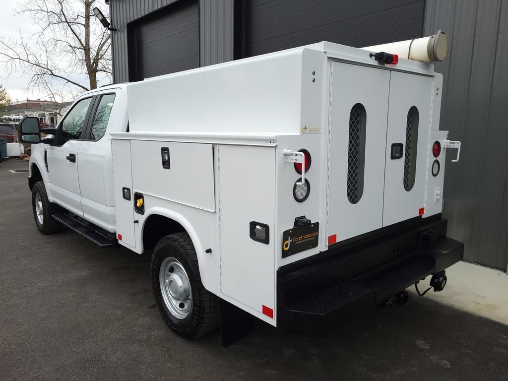 Used 2017 Ford F250 XL w/ Snow Plow/Camper Package AWD/4WD image 3