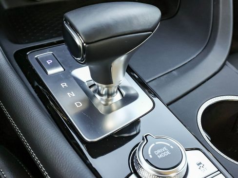 Used 2025 Genesis G70 2.5T image 25