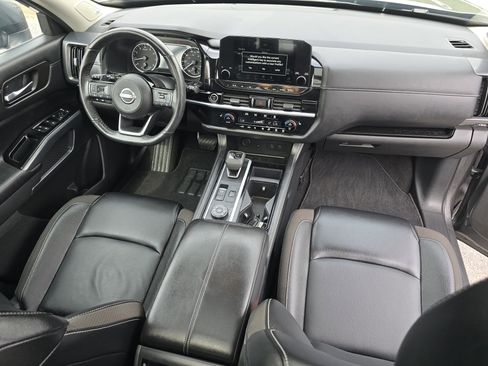 Used 2024 Nissan Pathfinder SL w/ SL Premium Package image 32