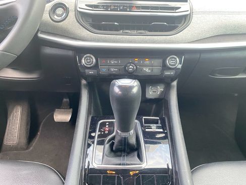 Used 2022 Jeep Compass Latitude w/ Sun and Sound Group FWD image 11
