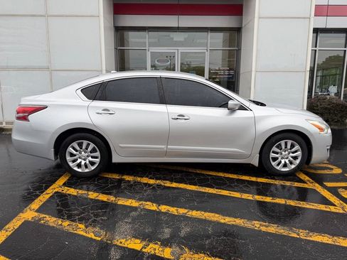 Used 2014 Nissan Altima 2.5 S w/ Display Audio Package FWD image 4