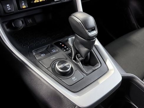Used 2024 Toyota RAV4 SE image 29