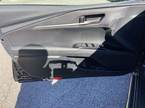 Used 2025 Toyota Camry SE image 11