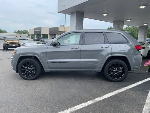Used 2019 Jeep Grand Cherokee Altitude AWD/4WD image 8