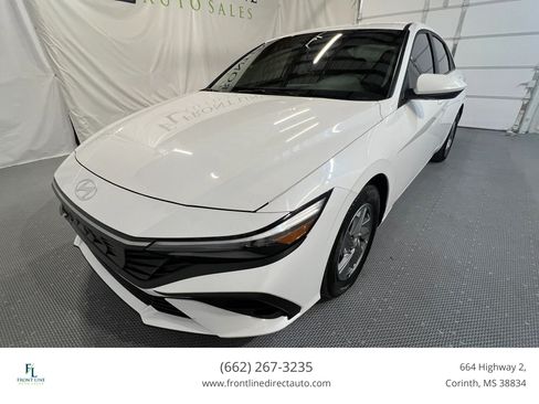 Used 2024 Hyundai Elantra SE FWD image 3