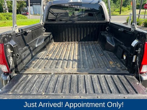 Used 2017 Toyota Tacoma TRD Sport w/ Exterior Package AWD/4WD image 11