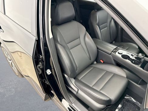 Used 2023 Nissan Rogue SV w/ SV Premium B Package image 16