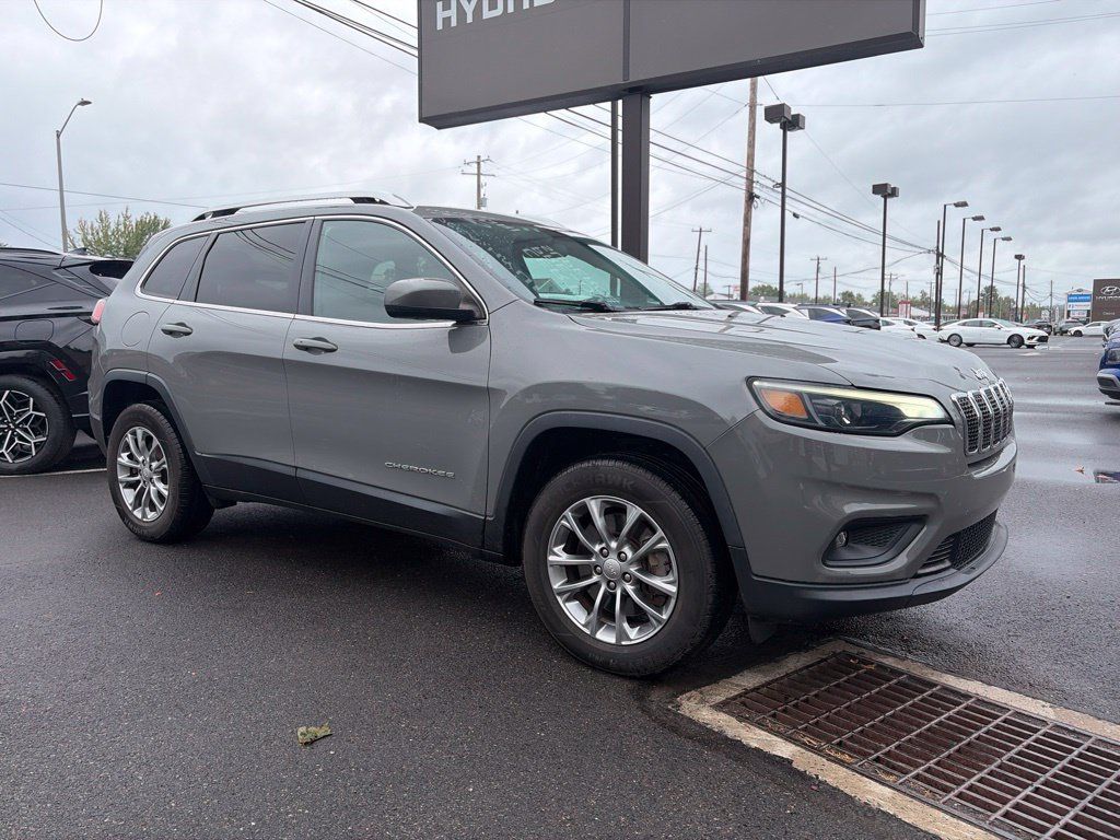 Used 2020 Jeep Cherokee Latitude Plus w/ Cold Weather Group AWD/4WD image 2