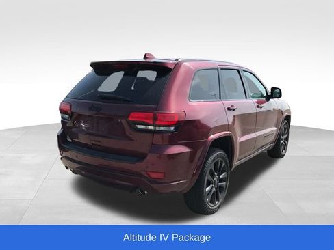 Used 2017 Jeep Grand Cherokee Altitude AWD/4WD image 2