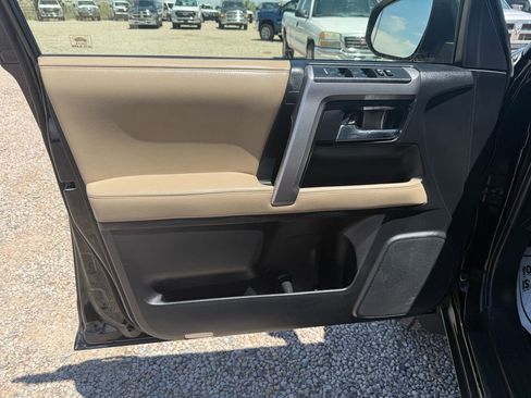 Used 2019 Toyota 4Runner SR5 AWD/4WD image 28