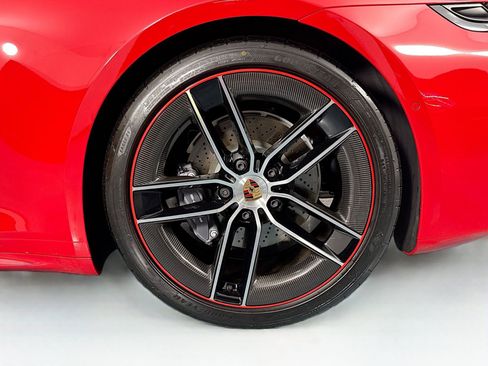 Used 2025 Porsche 911 Carrera RWD image 31