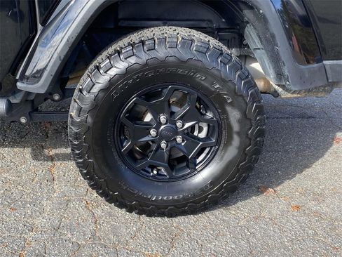 Used 2021 Jeep Gladiator Sport image 8