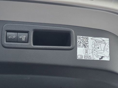 Used 2024 Toyota Venza LE image 24