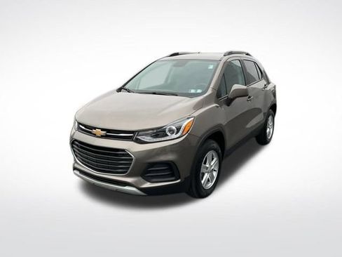 Certified 2022 Chevrolet Trax LT w/ LT Convenience Package image 3