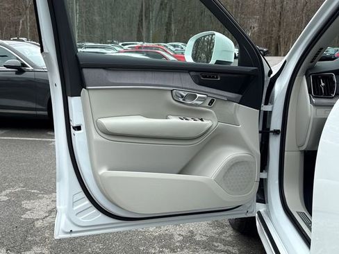 New 2026 Volvo XC90 T8 Ultra w/ Protection Package Premier AWD/4WD image 9