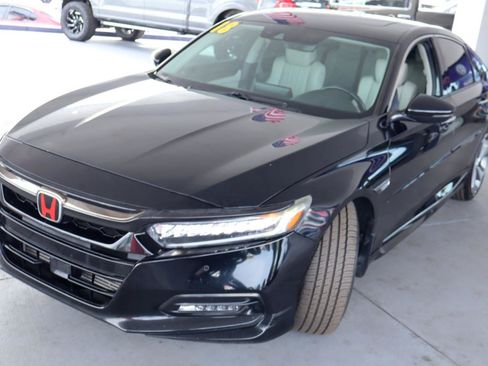 Used 2018 Honda Accord Touring image 9